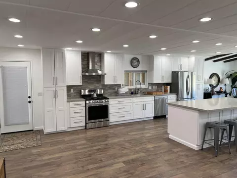 69641 Country Club Dr, Desert Hot Springs, CA 92241