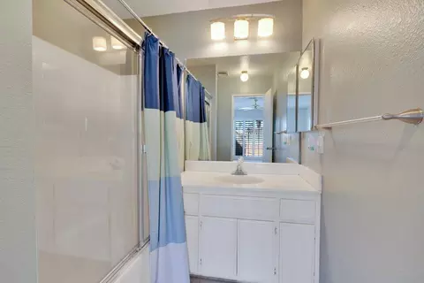 Bath - 82118 Bergman Dr, Indio, CA 92201 photo 1 of 2