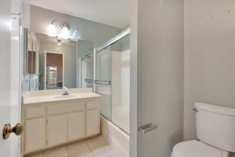 Bath - 82118 Bergman Dr, Indio, CA 92201 photo 2 of 2