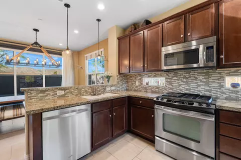 Kitchen - 52155 Desert Spoon Ct, La Quinta, CA 92253 photo 2 of 5