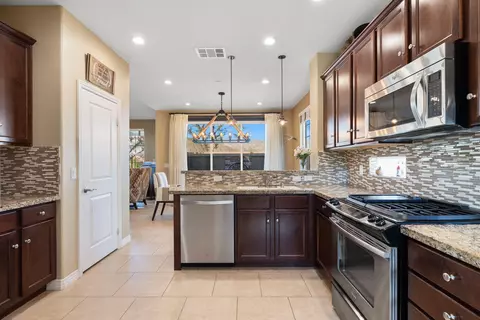 Kitchen - 52155 Desert Spoon Ct, La Quinta, CA 92253 photo 3 of 5