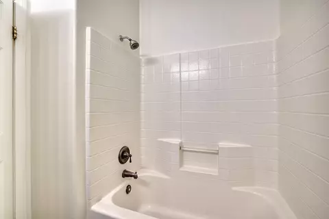 Bath - 84136 Canzone Dr, Indio, CA 92203 photo 4 of 4