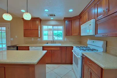 Kitchen - 80025 Kingston Dr, Bermuda Dunes, CA 92203 photo 3 of 3