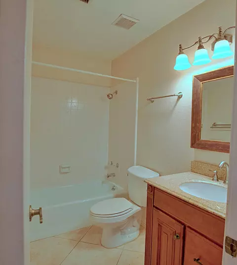 Bath - 80025 Kingston Dr, Bermuda Dunes, CA 92203 photo 2 of 3