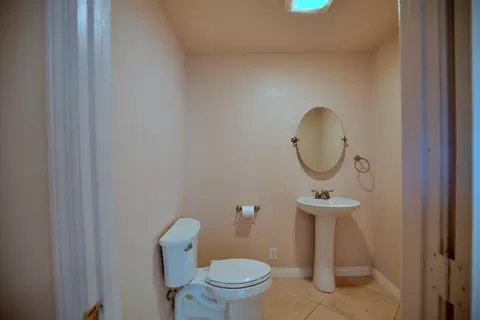 Bath - 80025 Kingston Dr, Bermuda Dunes, CA 92203 photo 1 of 3