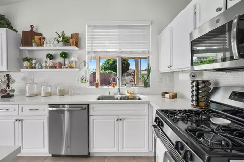 Kitchen - 80415 Suncastle Rd, Indio, CA 92201 photo 8 of 8