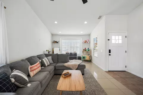 Living - 80415 Suncastle Rd, Indio, CA 92201 photo 4 of 6