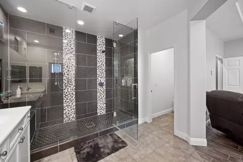 Bath - 82731 Cody Dr, Indio, CA 92203 photo 6 of 8