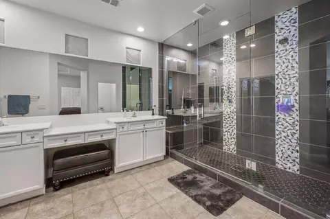 Bath - 82731 Cody Dr, Indio, CA 92203 photo 3 of 8