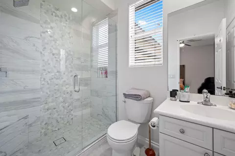 Bath - 82731 Cody Dr, Indio, CA 92203 photo 2 of 8