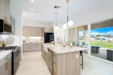 Kitchen - 48352 Barrymore St, Indio, CA 92201 photo 5 of 7