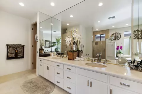 Bath - 45490 Apache Rd, Indian Wells, CA 92210 photo 1 of 8