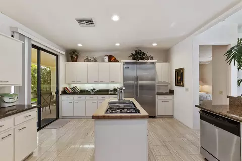 Kitchen - 45490 Apache Rd, Indian Wells, CA 92210 photo 3 of 8