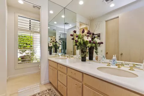 Bath - 45490 Apache Rd, Indian Wells, CA 92210 photo 7 of 8
