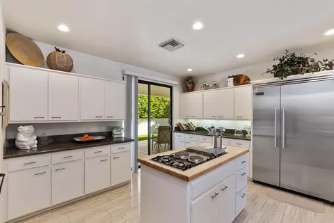 Kitchen - 45490 Apache Rd, Indian Wells, CA 92210 photo 4 of 8