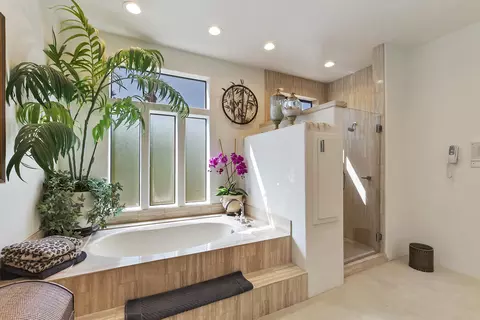 Bath - 45490 Apache Rd, Indian Wells, CA 92210 photo 3 of 8