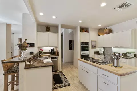 Kitchen - 45490 Apache Rd, Indian Wells, CA 92210 photo 7 of 8
