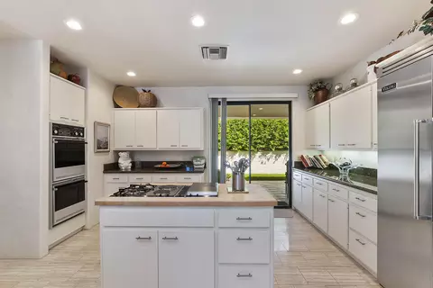 Kitchen - 45490 Apache Rd, Indian Wells, CA 92210 photo 2 of 8