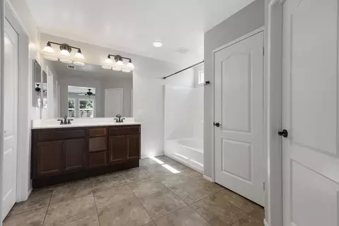 Bath - 41447 Noyes Ct, Indio, CA 92203 photo 2 of 3