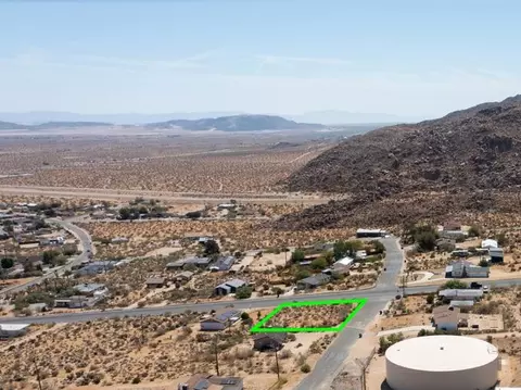 61784 Crest Circle Dr, Joshua Tree, CA 92252