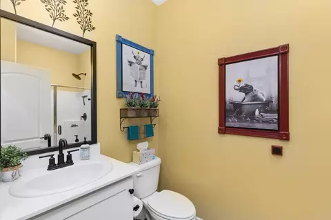 Bath - 84613 Mesilla Way, Indio, CA 92203 photo 2 of 3