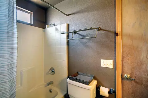 Bath - 1332 Flintridge Ave, Big Bear City, CA 92314 photo 5 of 5
