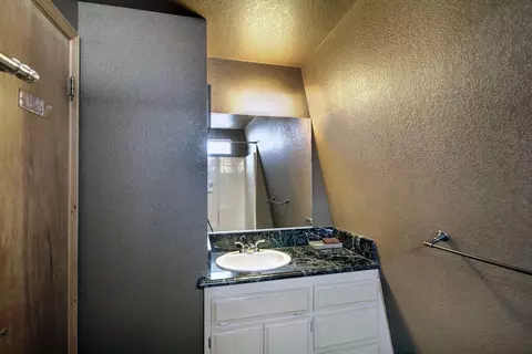 Bath - 1332 Flintridge Ave, Big Bear City, CA 92314 photo 4 of 5