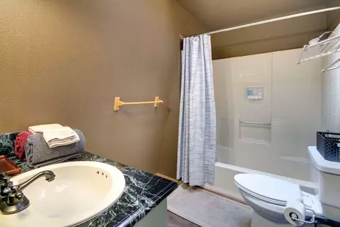 Bath - 1332 Flintridge Ave, Big Bear City, CA 92314 photo 3 of 5
