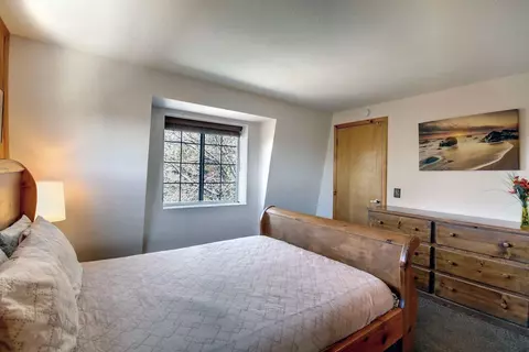 Bedroom - 1332 Flintridge Ave, Big Bear City, CA 92314 photo 4 of 5
