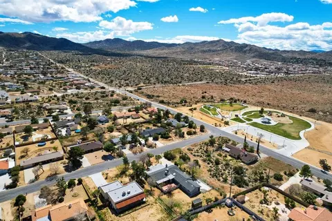 View/Area - 57746 Desert Gold Dr, Yucca Valley, CA 92284 photo 6 of 8
