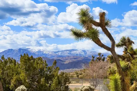 View/Area - 57746 Desert Gold Dr, Yucca Valley, CA 92284 photo 2 of 8
