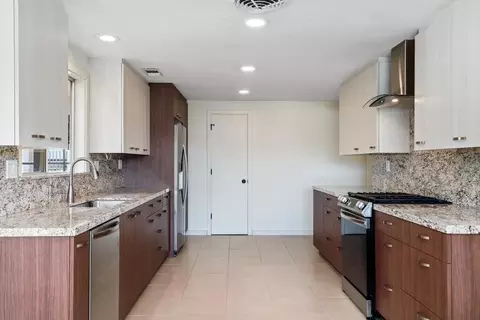 Kitchen - 57746 Desert Gold Dr, Yucca Valley, CA 92284 photo 3 of 4
