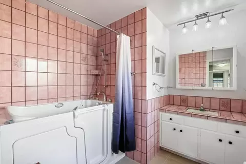 Bath - 57746 Desert Gold Dr, Yucca Valley, CA 92284 photo 2 of 3