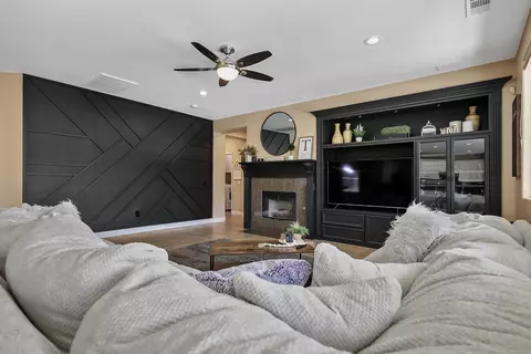 Living - 82789 Sutton Dr, Indio, CA 92203 photo 2 of 4
