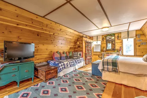 Bedroom - 55265 Daryll Rd, Idyllwild, CA 92549 photo 4 of 8