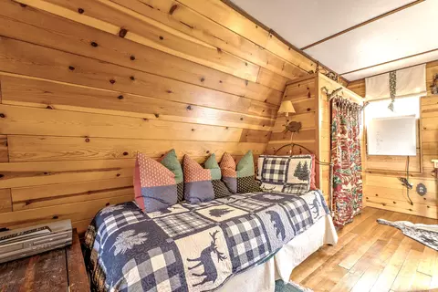 Bedroom - 55265 Daryll Rd, Idyllwild, CA 92549 photo 5 of 8