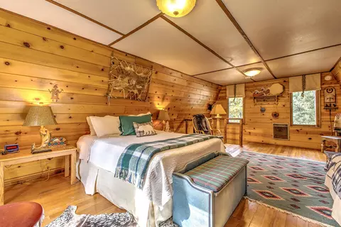 Bedroom - 55265 Daryll Rd, Idyllwild, CA 92549 photo 1 of 8