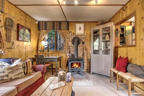 Living - 55265 Daryll Rd, Idyllwild, CA 92549 photo 4 of 6