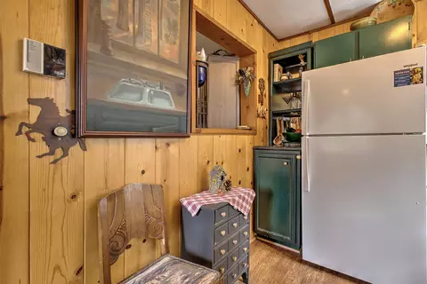 Kitchen - 55265 Daryll Rd, Idyllwild, CA 92549 photo 3 of 6