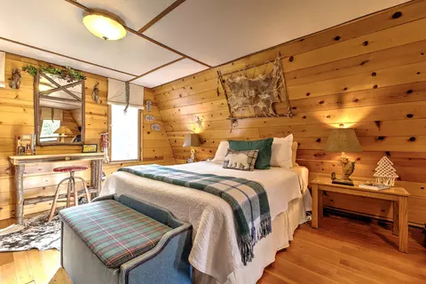 Bedroom - 55265 Daryll Rd, Idyllwild, CA 92549 photo 6 of 8