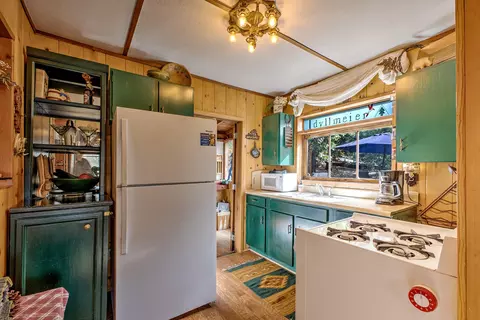 Kitchen - 55265 Daryll Rd, Idyllwild, CA 92549 photo 1 of 6
