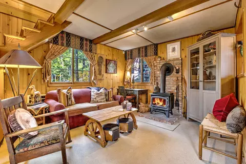 Living - 55265 Daryll Rd, Idyllwild, CA 92549 photo 3 of 6