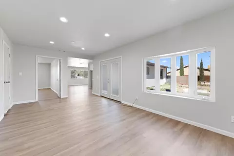 Living - 58407 Campanula St, Yucca Valley, CA 92284 photo 2 of 2
