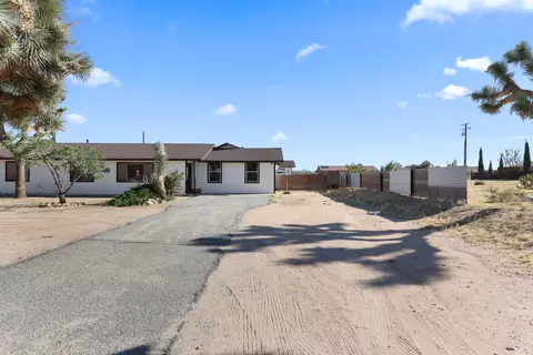 Exterior - 58407 Campanula St, Yucca Valley, CA 92284 photo 3 of 8