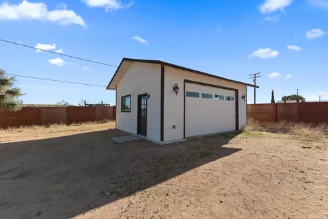 Exterior - 58407 Campanula St, Yucca Valley, CA 92284 photo 6 of 8
