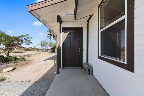 Exterior - 58407 Campanula St, Yucca Valley, CA 92284 photo 4 of 8