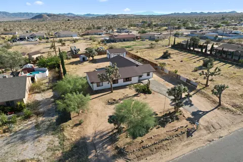 View/Area - 58407 Campanula St, Yucca Valley, CA 92284 photo 2 of 6