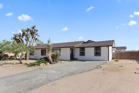 Exterior - 58407 Campanula St, Yucca Valley, CA 92284 photo 2 of 8
