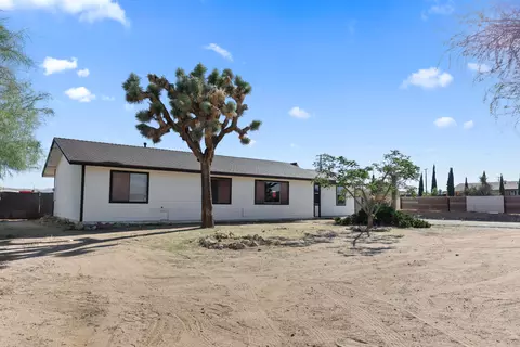 Exterior - 58407 Campanula St, Yucca Valley, CA 92284 photo 5 of 8