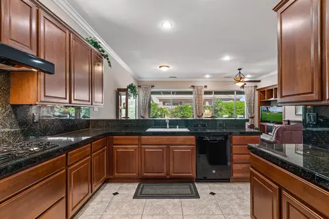 Kitchen - 80470 Glen Eagles Ct, Indio, CA 92201 photo 6 of 8